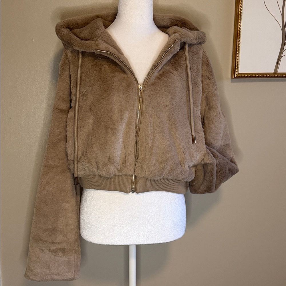 MABLE “Katie” Faux Fur Hoodie Jacket – Size Medium – Mocha Cropped/Cozy/SO Soft!